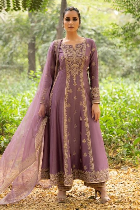 Rave Party Outfit, Red Carpet Affair, Purple Theme, Embroidered Anarkali, Long Frock, Pakistani Dress Design, Embroidered Neckline, Indian Designer Outfits, Purple Fabric