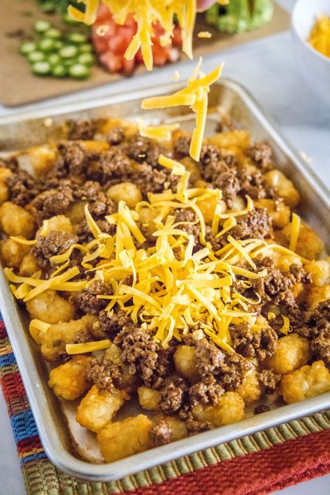 Carne Asada Tater Tots, Loaded Tater Tots Recipes Ground Beef, Tater Tot Nachos Recipes, Loaded Tater Tots Recipes, Nacho Tots, Taco Tots, Cheeseburger Tots, Loaded Totchos, Totchos Tater Tots