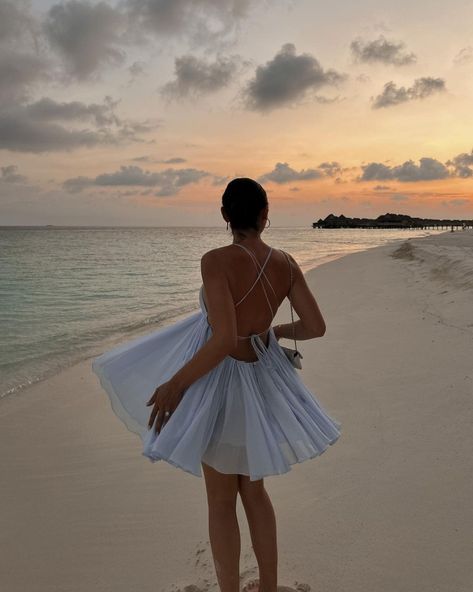 Carpet Outfits, Poses Beach, Beach Inspo, Ibiza Outfits, Beach Photography Poses, Sunset Summer, Egg Crafts, Enjoying Life, Vacation Photos