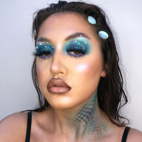 AMELIA GRACE MAKEUP on Instagram: “Under The Sea🌊🧜🏼‍♀️ Day 4- @disneylittlemermaid My all time fave Disney movie💙 - #instamakeup #instaglam #wakeupandmakeup #birminghammua…” Mermaid Fantasy Makeup, 15 Makeup Looks, Euphoria Makeup Looks, Mermaid Eye Makeup, College Makeup, Fish Makeup, Scarecrow Makeup, Goddess Makeup, 15 Makeup