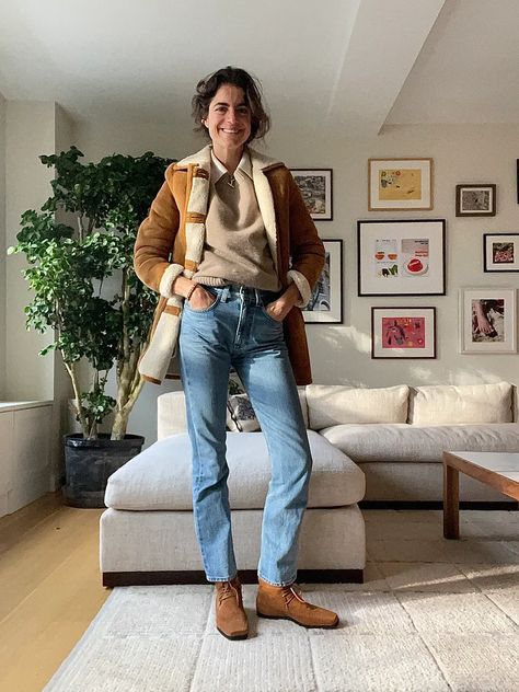 Brown Chelsea Boots Outfit, Leandra Medine Style, Brown Suede Chelsea Boots, Fisherman Shoes, Chelsea Boots Outfit, Leandra Medine, Brown Chelsea Boots, Fancy Tops, Satin Shorts