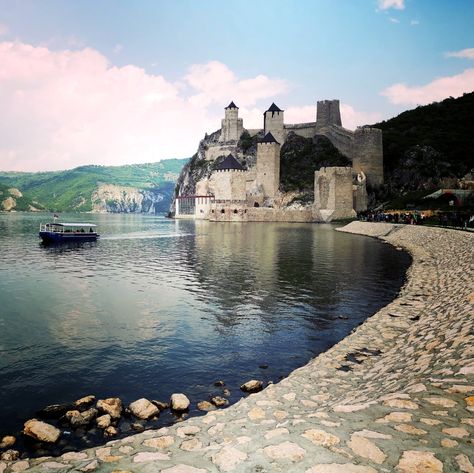 The Golubac Fortress, built originally in 14th century, is a medieval fortified town on the south side of the Danube River, 4 km downstream from the modern-day town of Golubac, Serbia. Golubac Serbia, Golubac Fortress, Green Zone, Archaeological Discoveries, Danube River, School Trip, Group Tours, 14th Century, Professional Photography