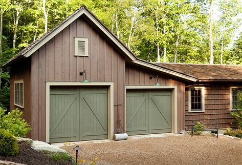 sherwin williams semi transparent stain charwood | The barn-inspired garage attaches to the main house via a enclosed ... Woodshop Building, Cabin Bunkhouse, Rustic Garage, Barn Style Garage, Garage Door Colors, Garage Build, Studio Garage, Boat Garage, Plan Garage