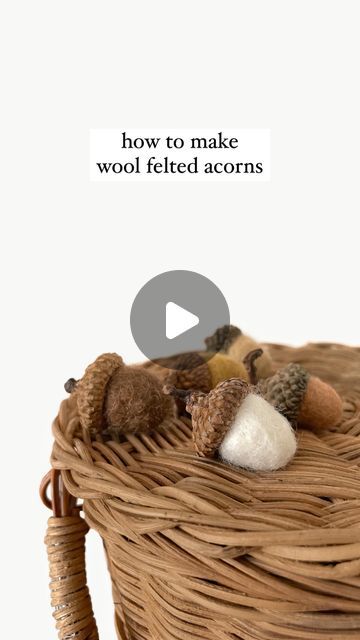 Felt Acorns Diy, Acorn Crafts For Adults, Yearly Traditions, Hygge Crafts, Felt Acorns, Wet Felting Tutorial, Acorn Caps, Felted Acorns, Fall Acorns