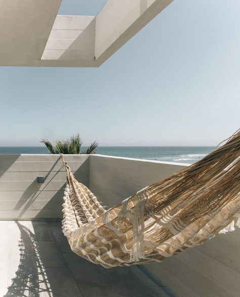 The Surfrider hotel in Malibu receives refresh from Matthew Goodwin Beach House Hotel, California Beach House, Diy Hammock, Cali Style, Hammock Stand, California Surf, Beach Cottage Decor, Modern Beach House, Pacific Coast Highway