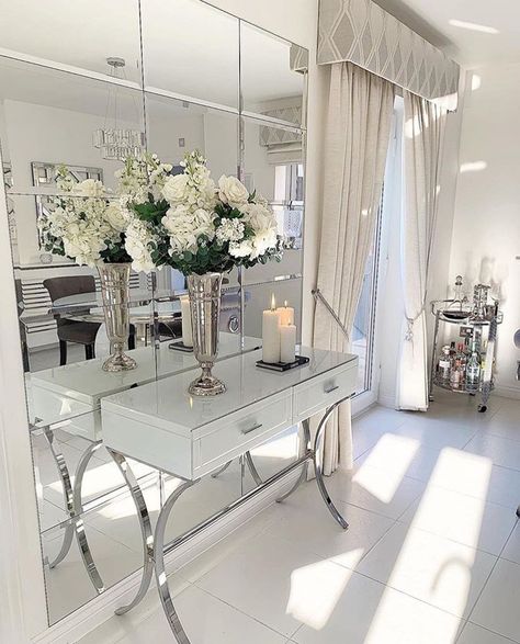 Home Decor/Interior design on Instagram: “More mirrors please! We are in love with this look. Tag a friend who is obsessed with mirrors. Follow @featuredhomedecor for more design…” Entrance Hall Decor, Mirror Decor Living Room, Glam Living Room, Hall Decor, Home Entrance Decor, Large Mirror, Living Room Decor Apartment, House Interior Decor, Hallway Decorating