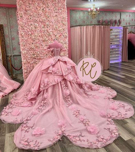 RICARLO DRESSES 👗 on Instagram: "#blushpink 🩷🌸🎀 . NEW COLLECTION ✨ . 📍: 3534 Fredericksburg Rd, Suite 26,  San Antonio Texas ZIP: 78201 . . . RICARLO The suite XV👗 #newarrivals #newcollection #ricarlo #ricarlothesuitexv #fyp #parati #fashion #quinceañera #dress #love #llovepink #sanantonio #texas #fiestadequince #segueme #coquette #dresscometrue 🩷🌸🎀" Huge Quinceanera Dresses, Hello Kitty Quinceanera Dress, Big Quinceanera Dresses, Floral Quince Dress, Dark Pink Quinceanera Dresses, Quince Charro Dresses, Blush Pink Quinceanera Dresses, Light Pink Quinceanera Dresses, Quinceanera Dances