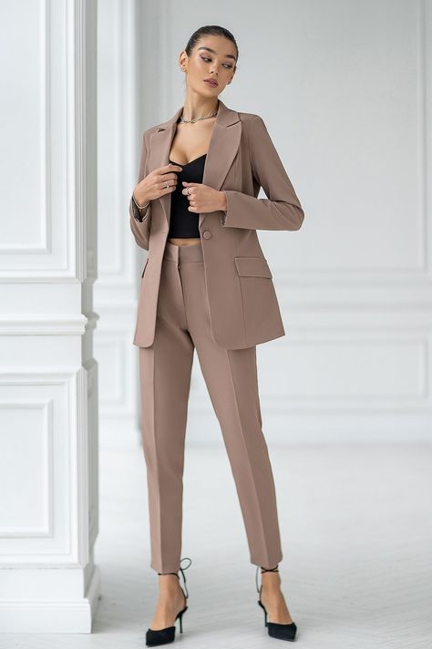 Structured Tops For Women, Suit Jacket For Women, Formal Suits For Women, Black And White Suit, Classy Suits, Suiting Fabric, Pantsuits For Women, Classy Work Outfits, Casual Suit