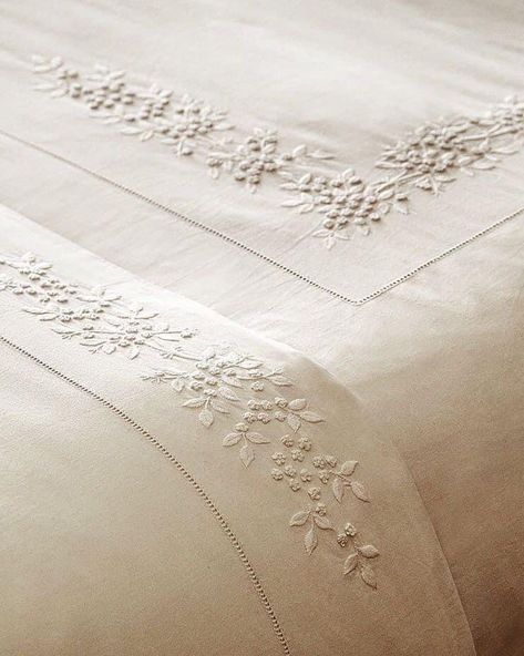 Mimosa Embroidery, Linen Bedroom, Linens And Lace, Bed Linens Luxury, 자수 디자인, Sewing Embroidery Designs, Hand Embroidery Art, Easter Hair, Flower Embroidery Designs