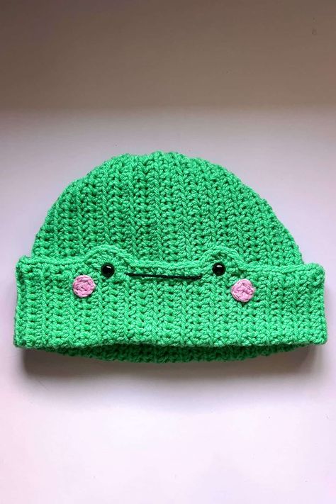 Crochet Frog Hat Pattern - thecaffeinatedsnail.com Crochet Frog Beanie Free Pattern, Free Frog Hat Crochet Pattern, Frog Beanie Crochet Pattern, Crochet Hat Funny, Cute Crochet Beanie Ideas, Frog Bucket Hat Crochet Pattern Free, Crochet Cute Hats, Crochet Frog Hat Pattern Free, Frog Hat Crochet Pattern Free