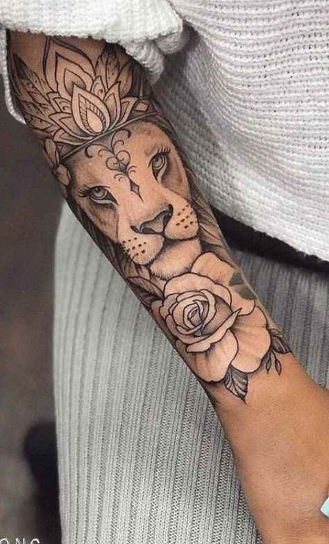 Lion Forearm Tattoos, Tato Jari, Forarm Tattoos, Roses Tattoo, Inspiration Tattoos, Forearm Tattoo Women, Hand Tattoos For Women, Dope Tattoos For Women, Wrist Tattoos For Women