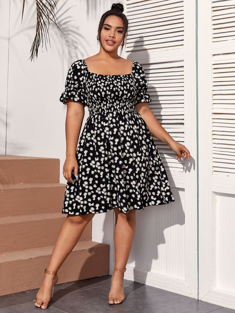 Plus Shirred Bodice Ruffle Cuff Daisy Floral Dress | SHEIN USA Plus Size Summer Dresses, Split Hem Dress, Curvy Dress, Moda Plus Size, Women Plus Size, Curvy Girl Outfits, Curvy Outfits, Mode Inspiration, Classy Dress