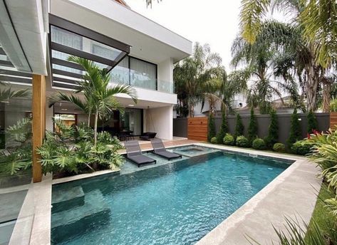 Casa Miami, Outdoor Pool Decor, Small House Design Philippines, Bedroom Pool, Amazing Swimming Pools, Wood Floor Design, Pools Backyard Inground, Modern Villa Design, Tropical Pool