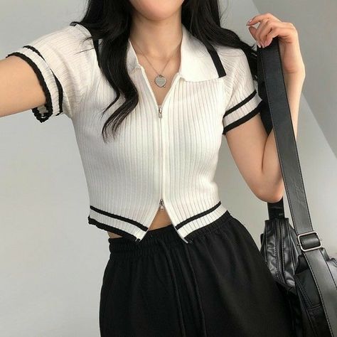 Knitted Shirt, Mode Crochet, 여름 스타일, Pakaian Feminin, Elegante Casual, Ulzzang Fashion, Kpop Fashion Outfits, 여자 패션, Insta Photo Ideas