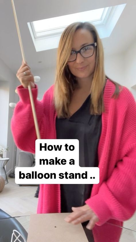 Ballon Stand Ideas, Balloons On Sticks, Balloon Centerpieces Diy, Balloon Topiary, Balloon Hacks, Balloon Table Centerpieces, Tulle Balloons, Balloons Galore, Balloon Stand