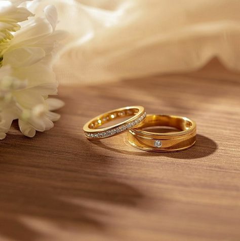 Simple Ring Design, Couple Rings Gold, Gold Ring Design, Wedding Rings Sets His And Hers, Matching Couple Rings, Couple Ring Design, Gold Finger Rings, Gold Jewels Design, Bridal Jewelry Necklace