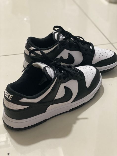 NIKE Men's Dunk Low Retro Basketball Shoe(NIKE panda dunk's). Womens Dunk Low, Dunk Low Panda, Panda Shoes, Nike Noir, Buty Marki Nike, Branded Shoes For Men, Retro Basketball Shoes, White Nike Shoes, Basket Noir