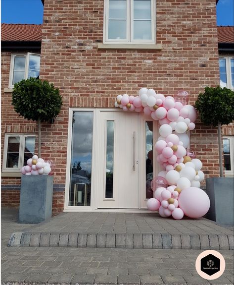 Balloon Garland Entrance Door, Front Door Balloons, Balloon Arch In House, Door Ballon Garland, Balloon Garland Over Door, Balloon Garland Doorway, Balloon Arch Around Door, Balloon Arch Over Doorway, Front Door Balloon Decor