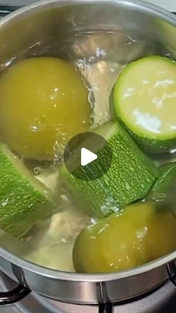 Comida Mexicana Ideas, Hispanic Food Recipes, Guacamole Salsa Recipe, Apple Cider Pork, Mexican Guacamole, Short Recipes, Easy Salsa Recipe, Salsa Guacamole, Guacamole Salsa