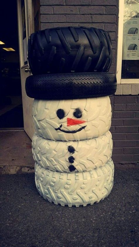 Would You DIY Used Tires? {hot or not} – Tip Junkie Tire Craft, Tire Art, Outside Christmas Decorations, Tyres Recycle, Christmas Yard Decorations, Used Tires, Christmas Decorations Diy Outdoor, Christmas Parade, Christmas Yard