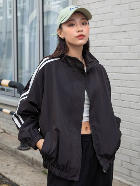 Sporty Jackets Women, Black Windbreaker Outfit, Drop Shoulder Jacket, Windbreaker Outfit, Outfit Sporty, Bada Lee, Shoulder Jacket, Sporty Jacket, Test Shoot