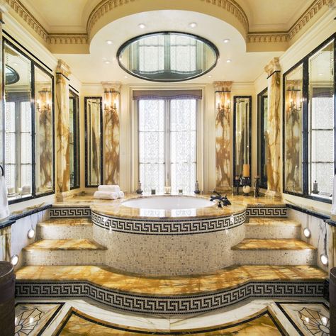 Inside Gianni Versace's former Manhattan Home Versace Tiles, Casa Casuarina, Marble Foyer, Versace Mansion, Bohemian Style Home, New York Townhouse, Bathroom Decor Luxury, Marble Bath, Reception Room