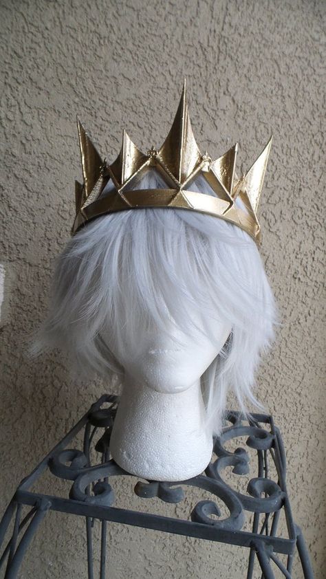 Fantasy Queen Crown, Fantasy Crown With Pinched Shape For Costume Party, Fantasy Crown Costume Accessory, Fantasy Crown Art, Fantasy Crown Queens, Fantasy Style Structured Costume Crown, Dark Fantasy Crown, Crown For Queen, Fantasy Structured Crown Headpiece For Cosplay