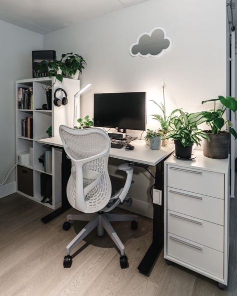 Standing Desk Design Ideas, Work At Home Desk Ideas, Office Inspiration Workspaces, Room Workspace, Desk Workspace, Tiny Home Office, Study Desk Decor, Desk Inspiration, White Desk