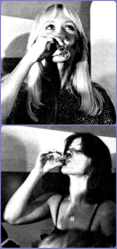 Frida and Agnetha drinking some kind of Polish drink during their stay in Warsaw in October 1976. Abba Lockscreen, Frida And Agnetha, Frida Abba, Frida Lyngstad, Abba Mania, Agnetha Fältskog, Movie Soundtracks, Mamma Mia, Pop Bands