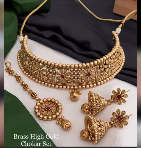 Chokar Design Jewelry In Gold Latest, 2 Tola Gold Set Design, Chokar Design Jewelry In Gold, Gold Choker Necklace Indian Bridal, Choker Necklace Designs Gold Indian, Gold Choker Necklace Indian, Antique Gold Choker Set, Beautiful Gold Earrings, Latest Necklace Design