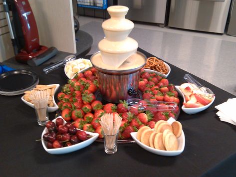 Yummy white chocolate fountain display at Chamber After Hours event hosted by Elements NW Events and Sears Home Appliance Showroom Chocolate Fountain Display, White Chocolate Fountain, Mini Chocolate Fountain, Diy Food Display, Chocolate Fountain Bar, Chocolate Fountain Recipes, Chocolate Fondue Fountain, Fondue Fountain, Baby Shower Chocolate