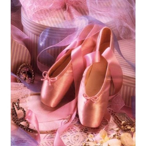 0 Pink Ballet Shoes, Ballet Images, Ballet Pointe Shoes, Ballerina Girl, En Pointe, Pink Ballerina, Ballet Beautiful, Tiny Dancer, Ballet Costumes