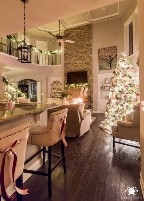 Nighttime Christmas Home Tour with Magical, Glowing Twinkle Lights | Kelley Nan Winter Living Room Decor, Winter Living Room, Renters Decorating, Christmas Living Room, Interior Vintage, Christmas Decorations Living Room, Christmas Living Rooms, Diy Home Decor On A Budget, Decoration Inspiration