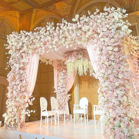 25+ Pastel Themed Wedding Decorations that are Way Too Pretty! | ShaadiSaga Wedding Decor Pastel, Pastel Themed Wedding, Pastel Wedding Decorations, Pastel Wedding Theme, Themed Wedding Decorations, Wedding Hall Decorations, Pastel Theme, Wedding Stage Design, Mandap Decor