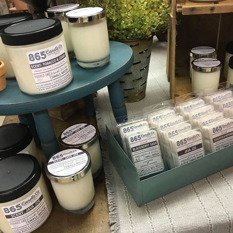 Square product labels for glass candle jars by 865 Candle Company Wax Melts Display Ideas, Wax Melt Display Stand, Wax Melt Display Ideas, Wax Melt Display Craft Show, Wax Melt Display, Wrapping Candles, Candle Booth, Melts Recipes, Market Stall Display Ideas