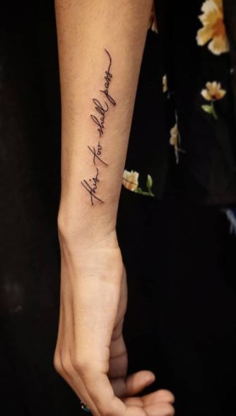 Male Wrist Tattoos, Female Wrist Tattoos, Tattoo Designs Female, Forearm Word Tattoo, Arm Quote Tattoos, Wrist Tattoos Words, Side Arm Tattoos, Tattoos Male, Beautiful Tattoo Designs