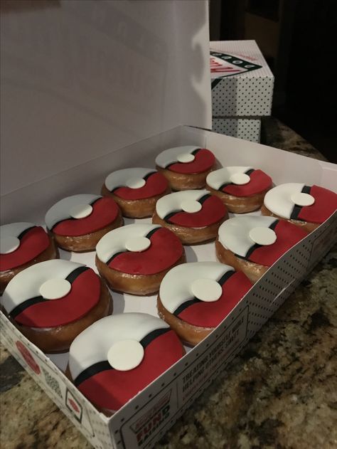 Krispy Kreme Pokeball decorated donuts for class treats . Pokemon Treats Birthday Parties, Pokemon Treat Table, Pokemon Birthday Treats, Pokemon Treats, Decorated Donuts For Birthday, Pokémon Treats, Pokemon Dessert Table, Pokemon Treats Diy, Pokemon Theme Snacks