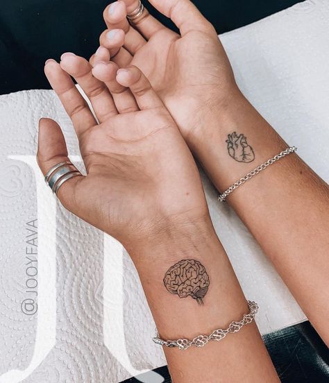 Small Tattoo Design, Aa Tattoos, Matching Bff Tattoos, Maching Tattoos, Tattoo Unique, Unique Small Tattoo, Bestie Tattoo, Heart Tattoos, Sibling Tattoos