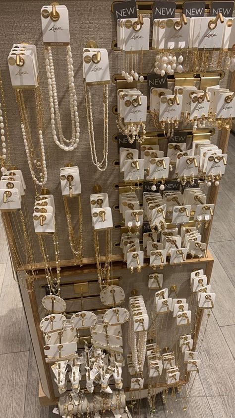 Jewellery Store Aesthetic, Jewellery Brand Aesthetic, Jewelry Boutique Display, Jewellery Shop Interior Design Jewelry Stores Display Ideas, Jewelry Business Aesthetic, Jewelry Display Store, Boutique Shop Interior, Boutique Jewelry Display, Gift Shop Interiors