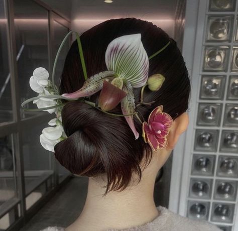 Flower Bun, Hair Reference, Floral Hair, Prom Hair, Bun Hairstyles, Pretty Hairstyles, Flowers In Hair, Hair Goals, Hair Looks