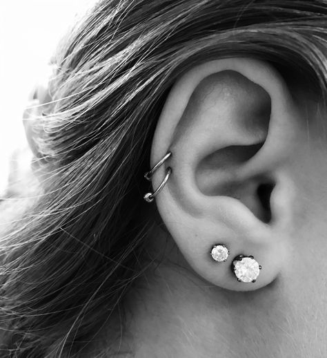 Ear Piercing Ideas Mid Helix Simple, Double Mid Helix Piercing Hoop, First Second And Helix Piercing, Double Lower Helix Piercing, Midi Helix Piercing, Double Low Helix Piercing, Double Helix Stud, Double Mid Helix Piercing, Low Helix Piercing