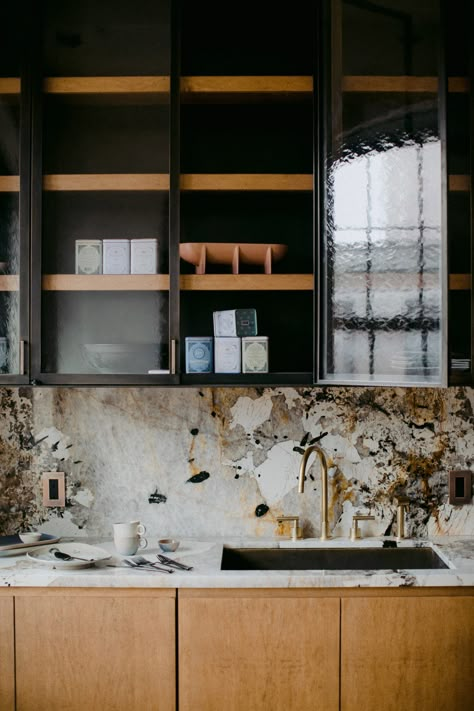 Manhattan Loft Apartment, Manhattan Loft, Apartment Walls, Industrial Apartment, Loft Kitchen, New York Loft, Manhattan Apartment, Tall Ceilings, Kitchen Marble