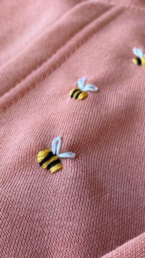 Easy Clothing Embroidery Ideas, Easy Bee Embroidery, Simple Clothes Embroidery, Tank Top Embroidery Ideas, Cool Embroidery Ideas Simple, Random Embroidery Ideas, Cute Embroidery Design, Stuff To Embroider, Easy Cute Embroidery Designs