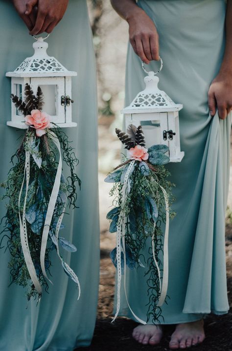 Wedding Lantern Bridesmaids, Lantern Bridal Bouquet, Wedding Lanterns Bouquet, Lantern Flowers Wedding, Bridesmaid With Lanterns, Non Bouquets Alternative Wedding, Lantern Wedding Bouquets, Alternate Bridesmaid Bouquet Ideas, Lanterns For Bridesmaids To Carry