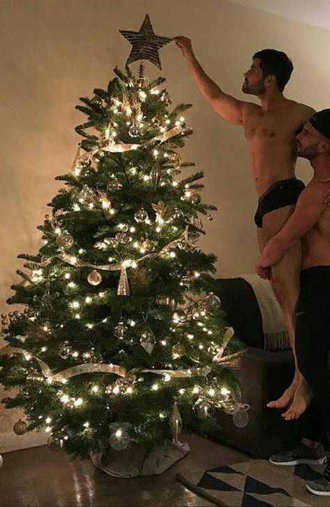 Parejas Goals Tumblr, ماثيو ماكونهي, Gay Christmas, Gay Aesthetic, Men Kissing, Gay Romance, Same Love, Christmas Men, Two Men