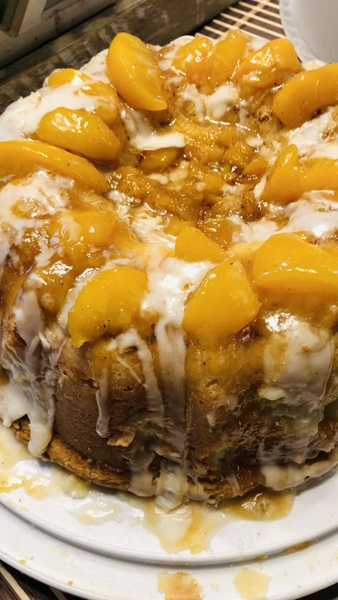 Peach cobbler pound cake - Payhip Bob Appetit, Peach Cobbler Pound Cake Recipe, Peach Cobbler Pound Cake, Peach Cobbler Cake, Peach Cake Recipes, Peach Upside Down Cake, Peach Pound Cakes, Easy Peach Cobbler Recipe, Cheese Pound Cake