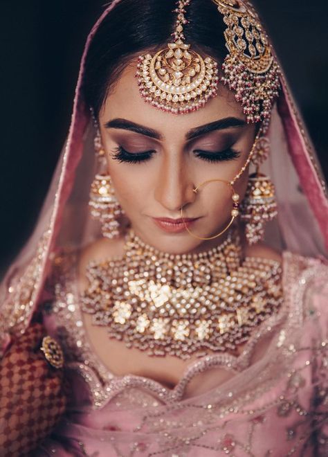 A Gorgeous Chandigarh Wedding With A Bride In Pastel Pink! Jewelry Ideas For Bride, Wedding Jewelry Ideas For Bride, Wedding Jewelry Ideas, Pengantin India, Perhiasan India, Bridal Poses, Indian Wedding Planning, Bridal Outfit, Pink Lehenga