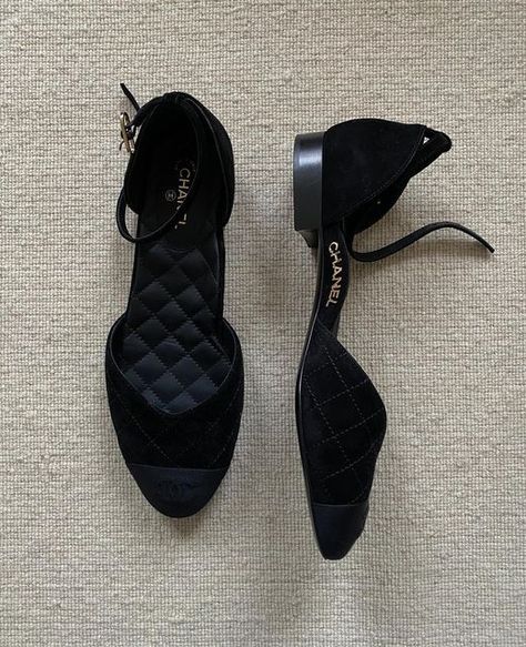 Carina Nicklas, Elegant Shoes Heels, Sick Clothes, Shoes 2023, Expensive Shoes, Classy Shoes, Chic Shoes, Cute Heels, Everyday Shoes