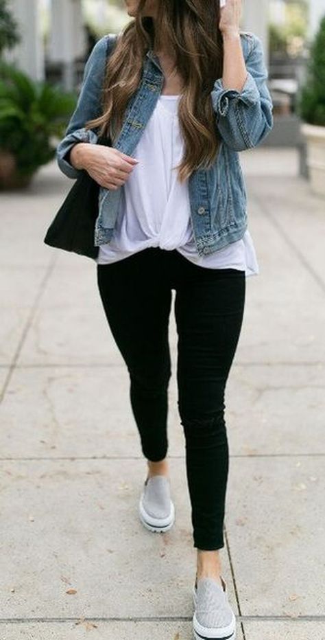 Outfits Mit Leggings, Preppy Fall Outfits, Black Leggings Outfit, Look Jean, How To Wear Leggings, Jean Jacket Outfits, Preppy Fall, Outfit Trends, Nike Outfits