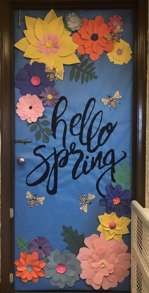 Classroom Door Decoration Ideas Creative, Decorate Bulletin Board, Spring Bulletin Boards Preschool, Easter Classroom Door, Cat Halloween Decorations, Spring Classroom Door, Classroom Door Ideas, Halloween Decoration Party, Preschool Door